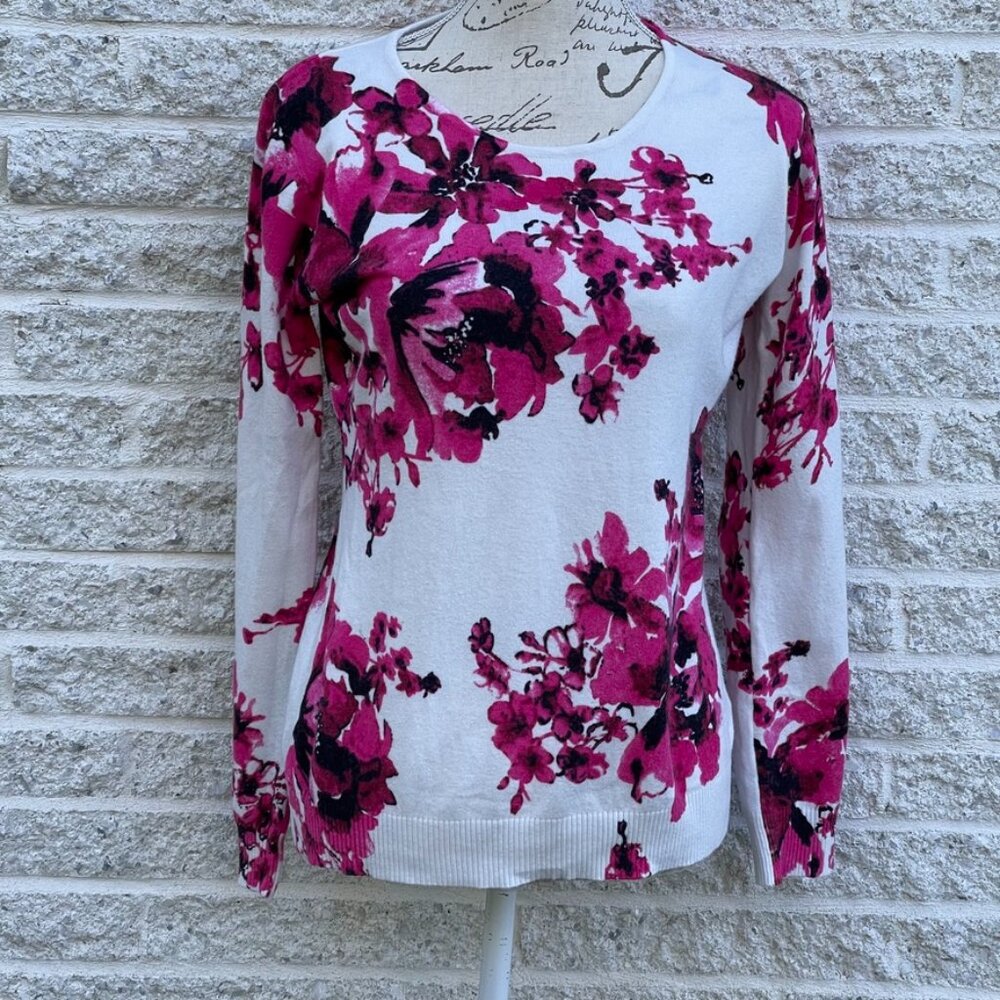 Sweater white with pink flower size Large